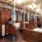 Interior de un vagón de madera de la línea A del metro de Buenos Aires con 100 años de antiguedad